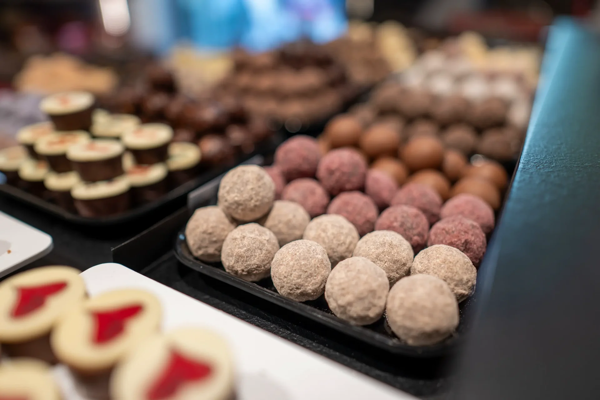 Esther Lebkuchen Trüffel in der Pralinentheke der Ester Genusswelt in Kulmbach